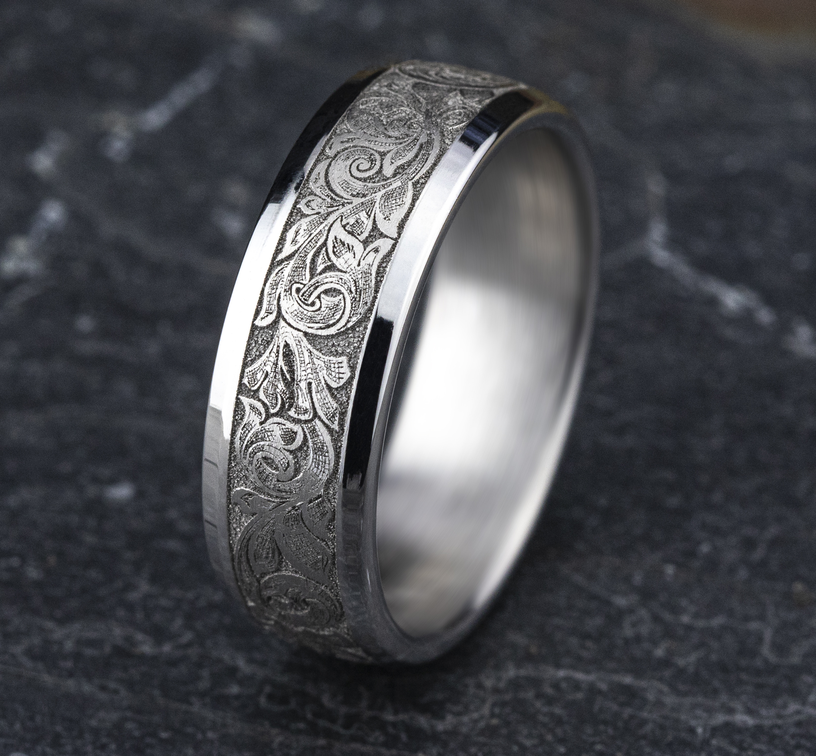 Valentura Floral Scroll Comfort-Fit Band (7.5mm)