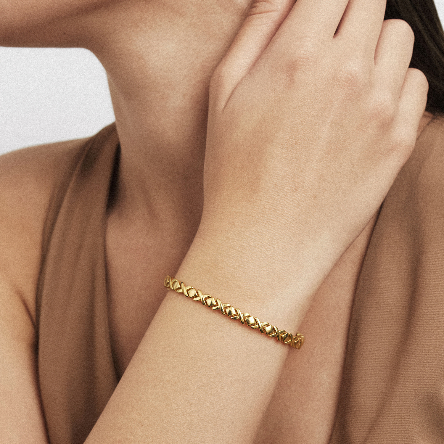 Sculpted XO Link Bracelet